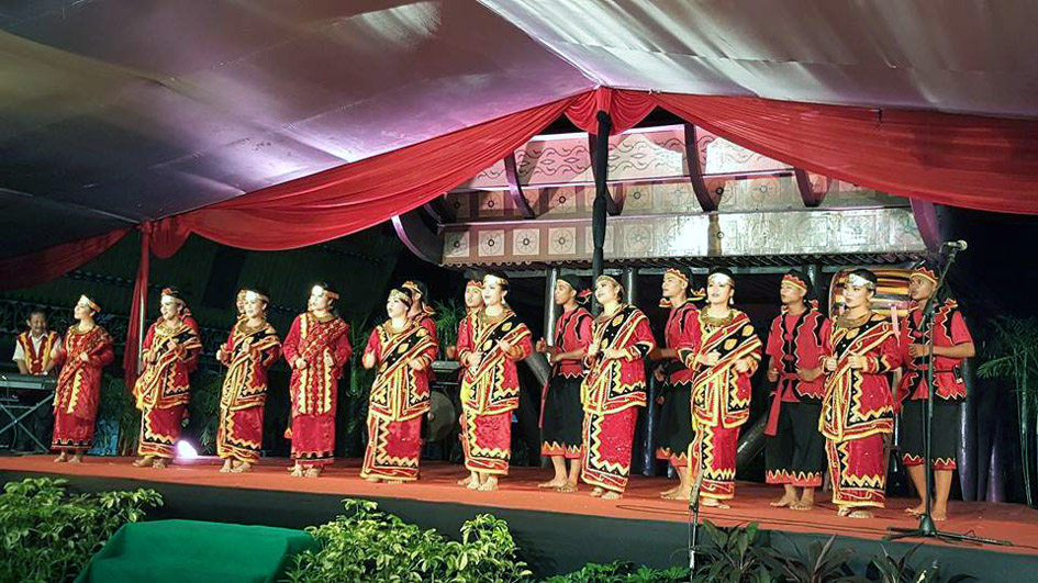Tarian tradisional Nias turut menyemarakan acara Launching Pariwisata bertajuk "Nias Pulau Impian"