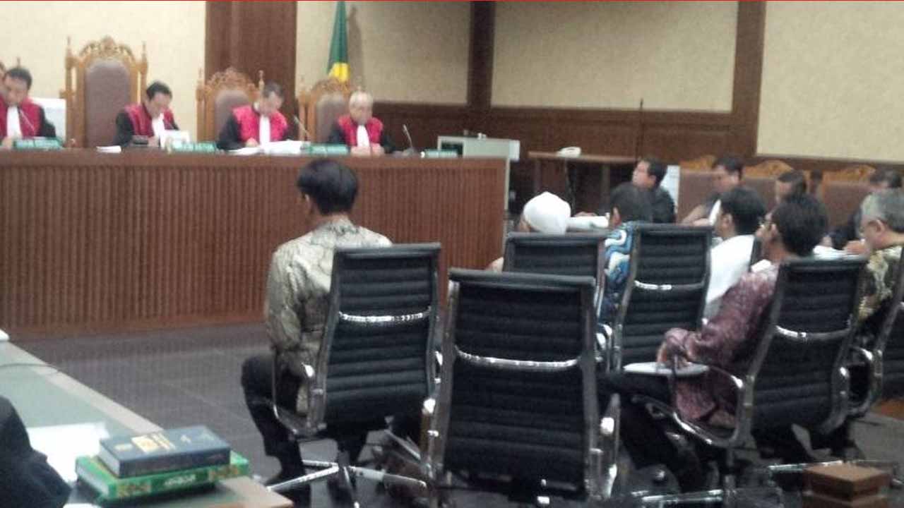 Suasana persidangan tujuh anggota DPRD Sumatera Utara periode 2009-2014 dan 2014-2019 yang didakwa menerima uang suap miliaran rupiah dari Gubernur Sumut nonaktif Gatot Pujo Nugroho. (Foto: Arie/repro ozc)