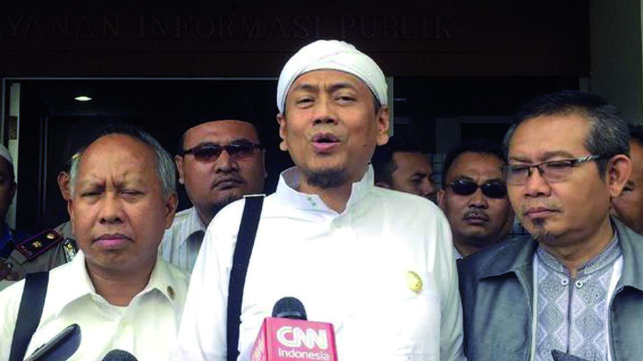 Advokat GNPF MUI Kapitra Ampera menganggap Kejaksaan Agung tidak mengedepankan prinsip persamaan di hadapan hukum dengan tidak menahan Ahok. (Foto: CNN Indonesia/Martahan Sohuturon)