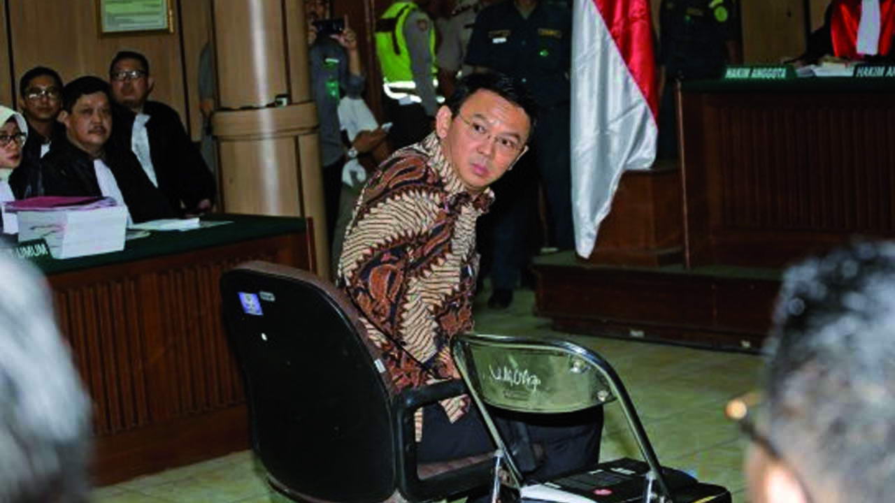 Basuki Tjahaja Purnama (Ahok) di ruang persidangan kantor sementara PN Jakut (Foto: Time) 